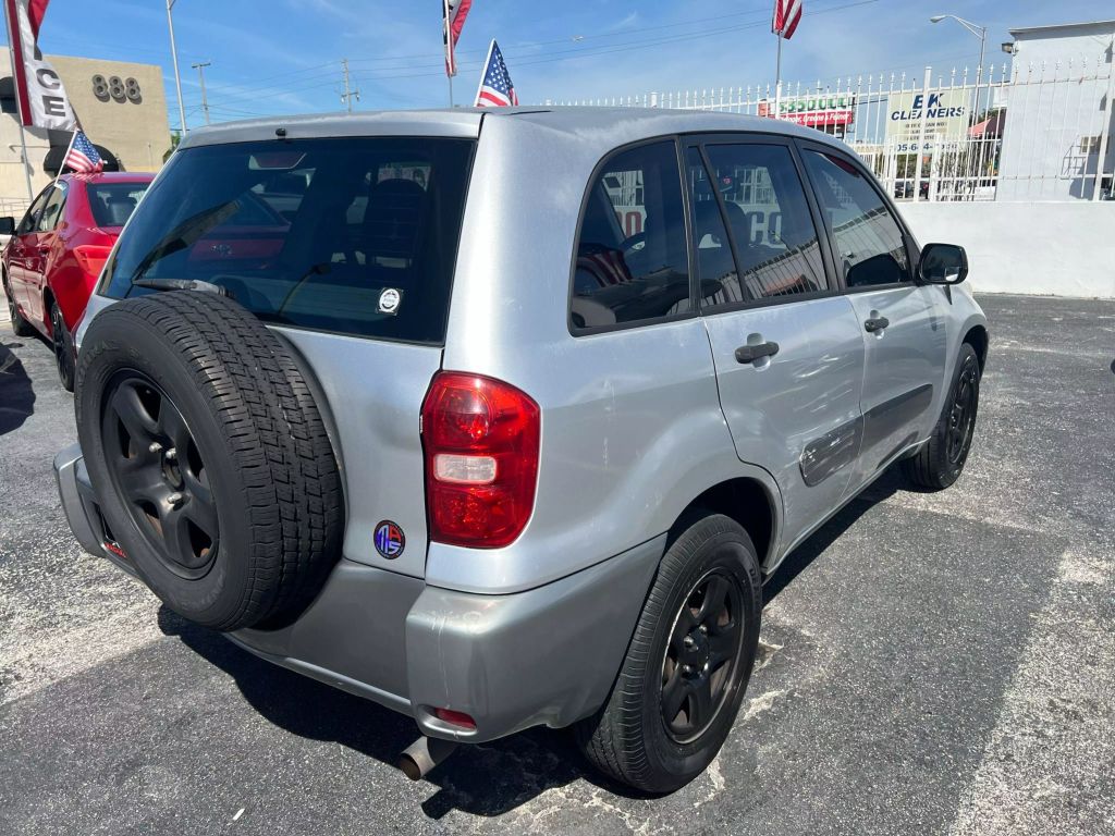 2005-Toyota-RAV4-14