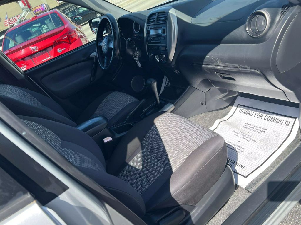 2005-Toyota-RAV4-18