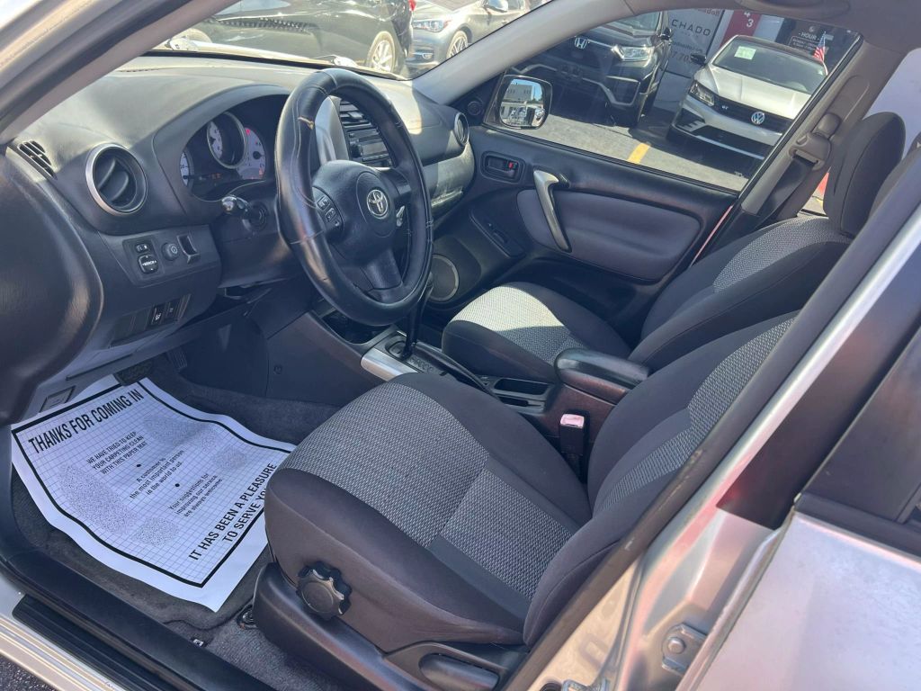 2005-Toyota-RAV4-5