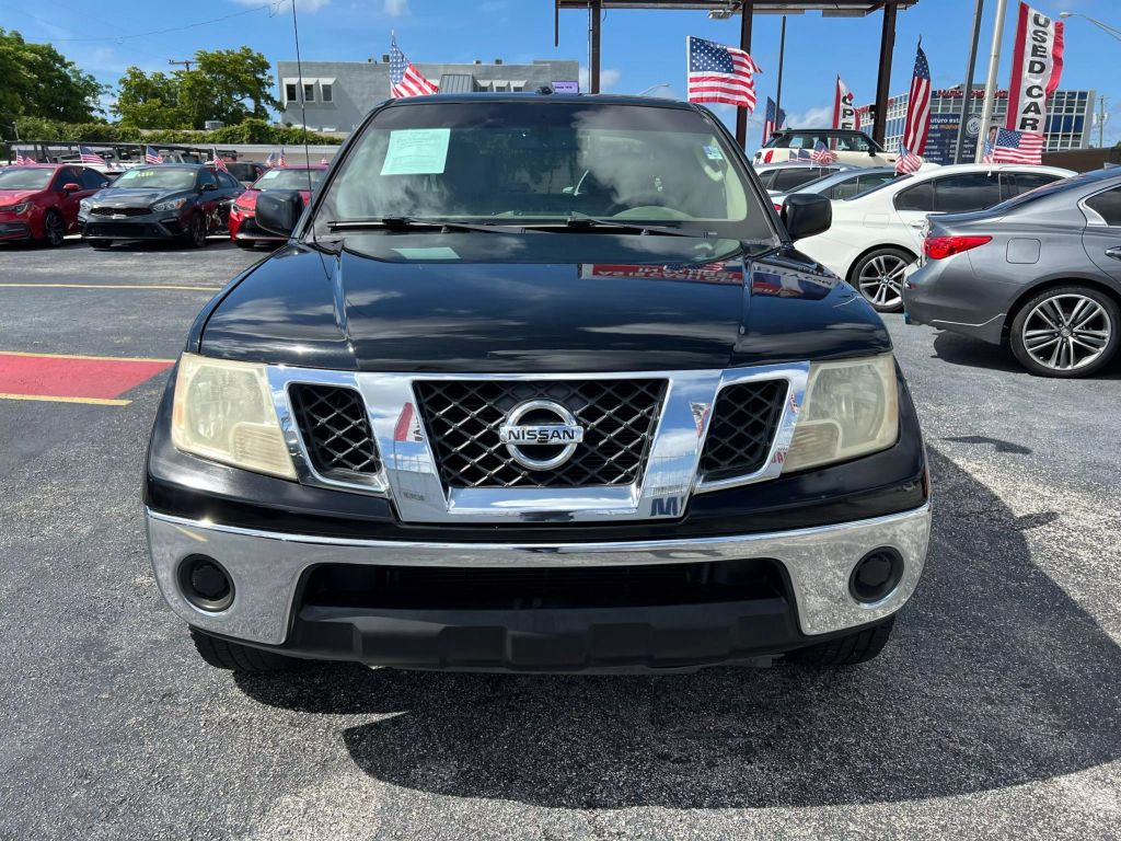 2011-Nissan-Frontier-Crew-Cab-1