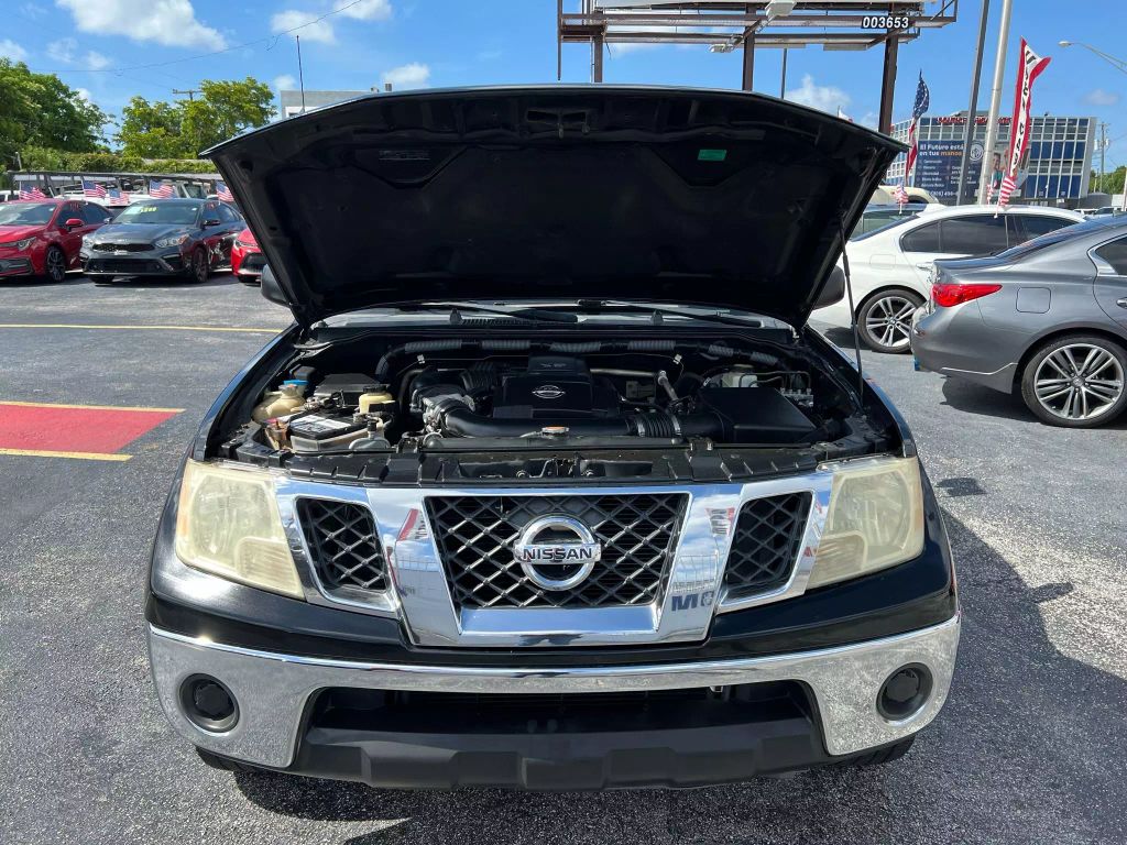 2011-Nissan-Frontier-Crew-Cab-18