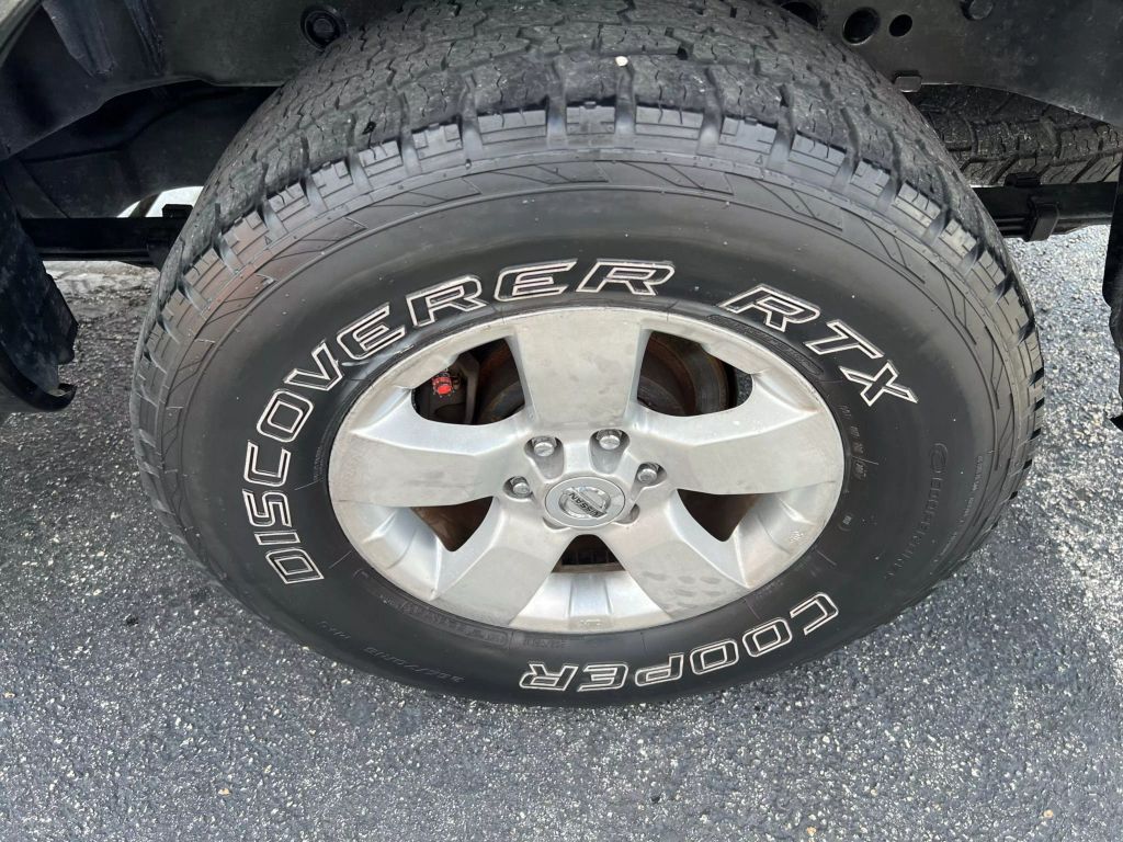 2011-Nissan-Frontier-Crew-Cab-3