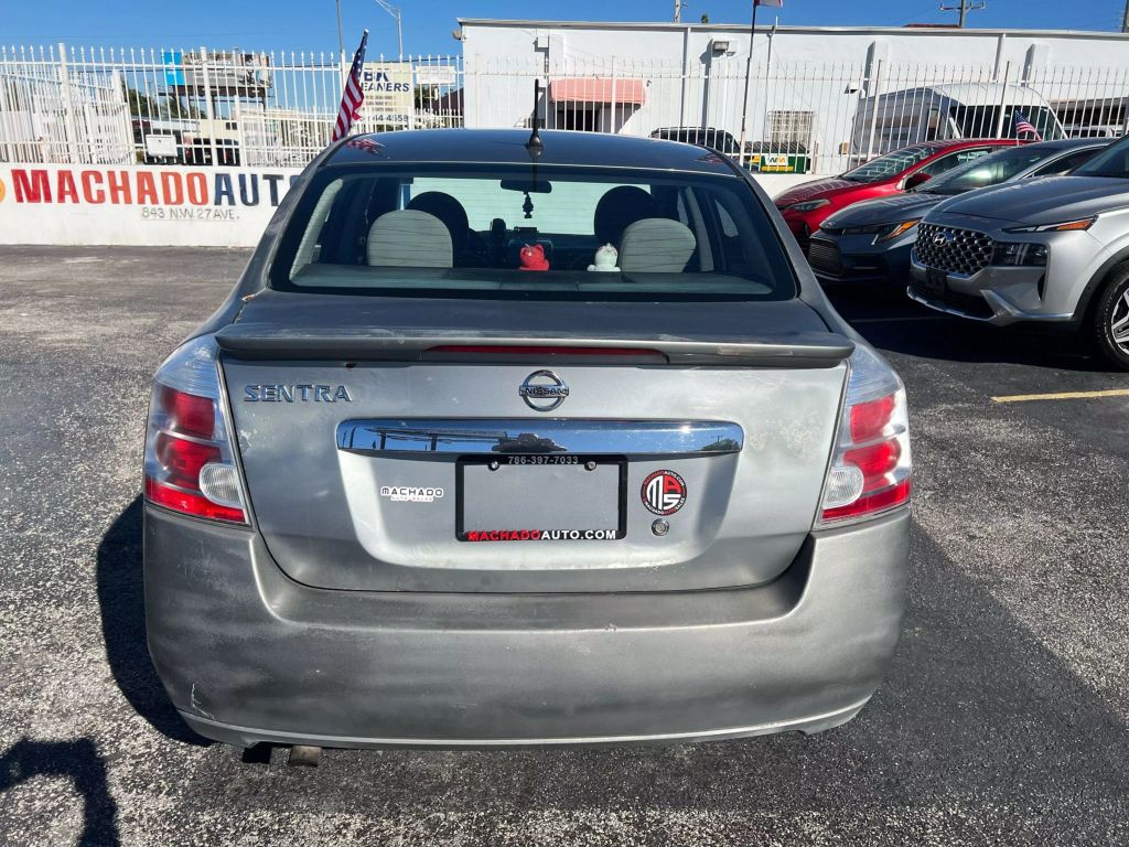 2012-Nissan-Sentra-11