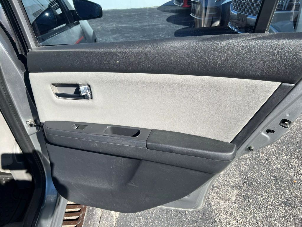 2012-Nissan-Sentra-13