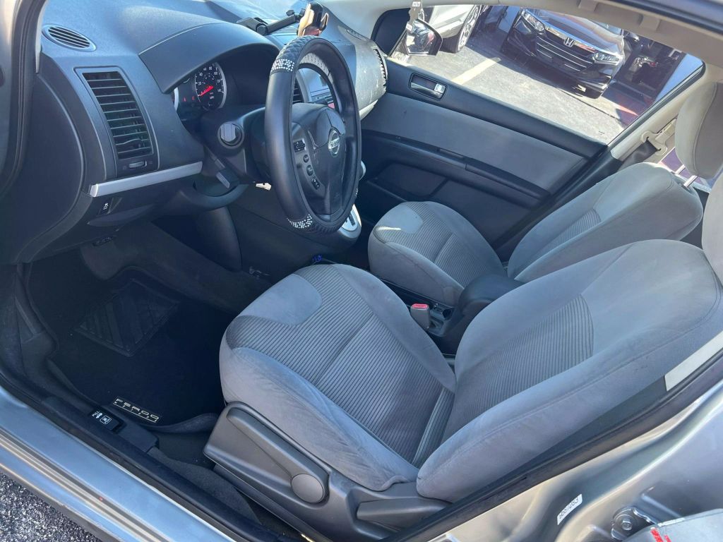 2012-Nissan-Sentra-7