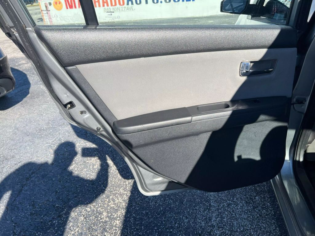 2012-Nissan-Sentra-9