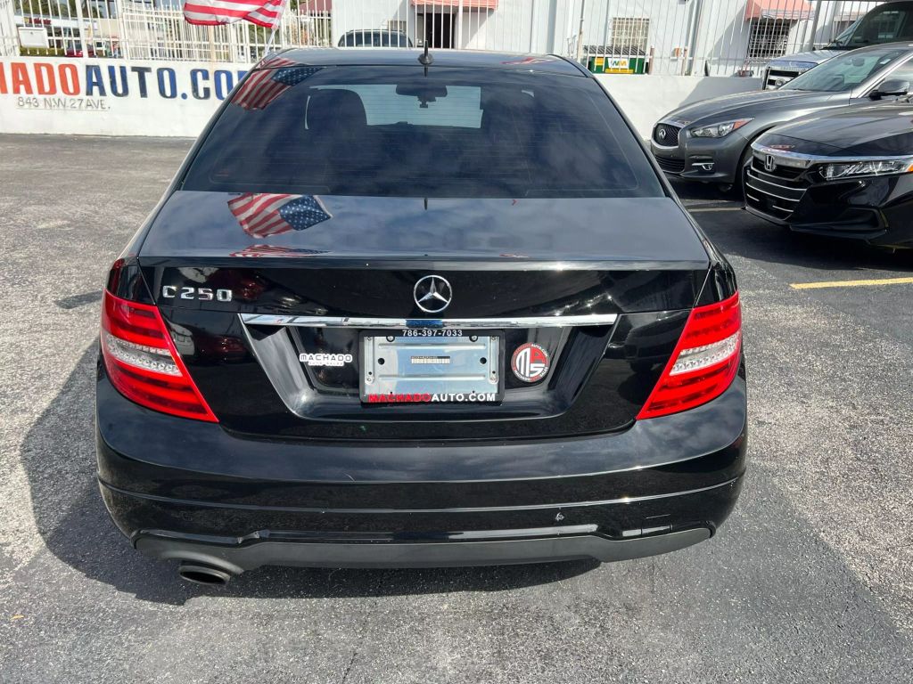 2014-Mercedes-Benz-C-Class-13