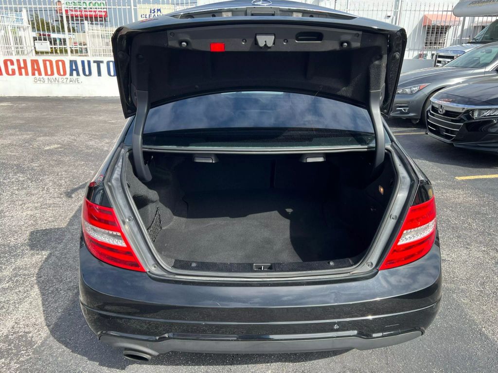 2014-Mercedes-Benz-C-Class-14