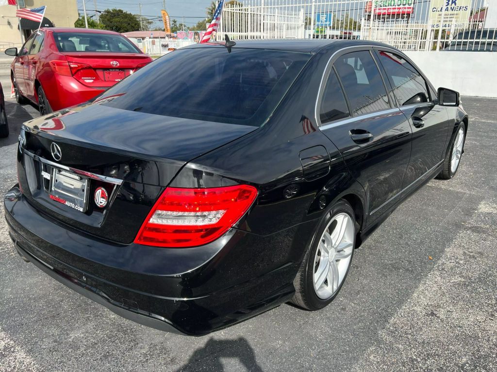 2014-Mercedes-Benz-C-Class-15