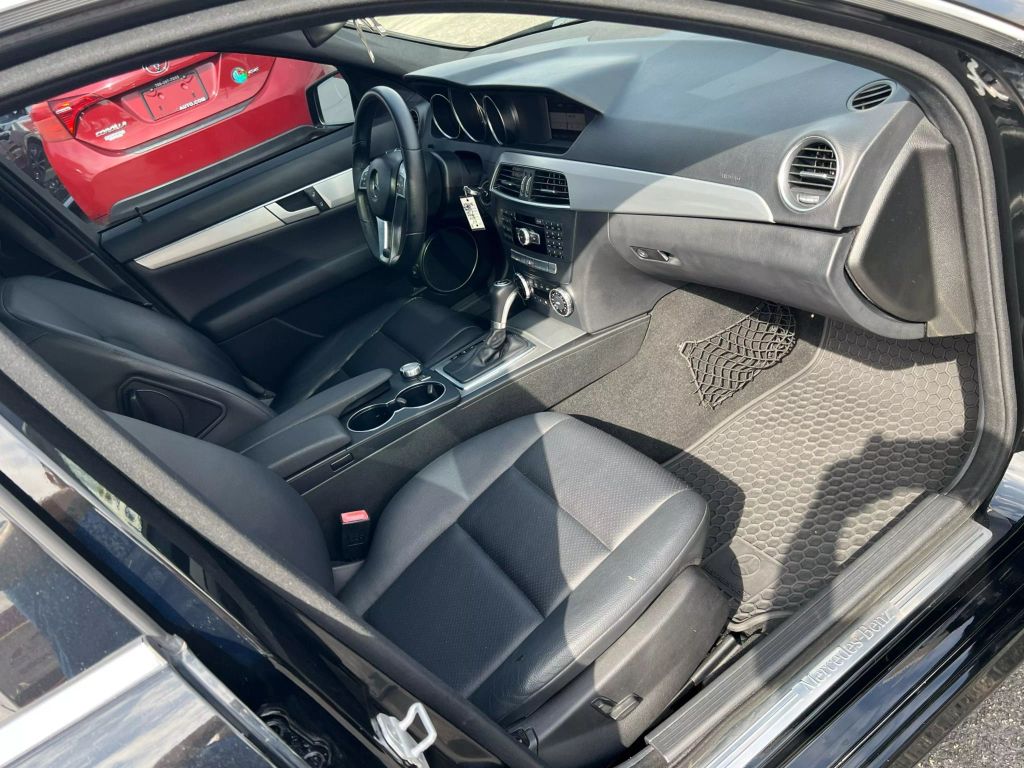 2014-Mercedes-Benz-C-Class-19