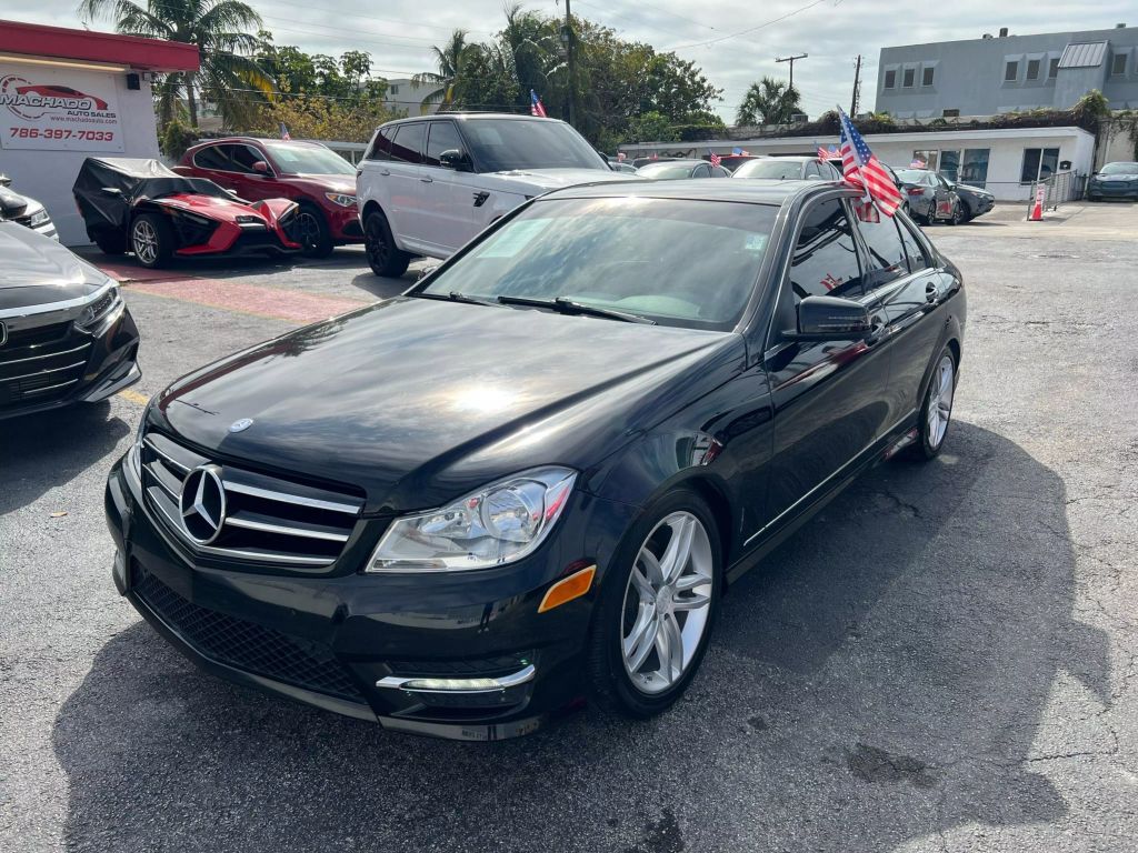 2014-Mercedes-Benz-C-Class-2