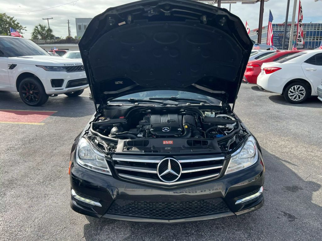 2014-Mercedes-Benz-C-Class-20