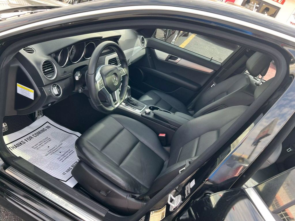 2014-Mercedes-Benz-C-Class-7