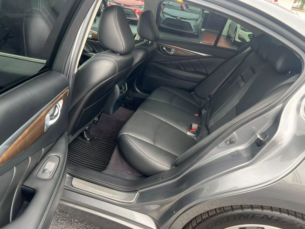 2016-INFINITI-Q50-10