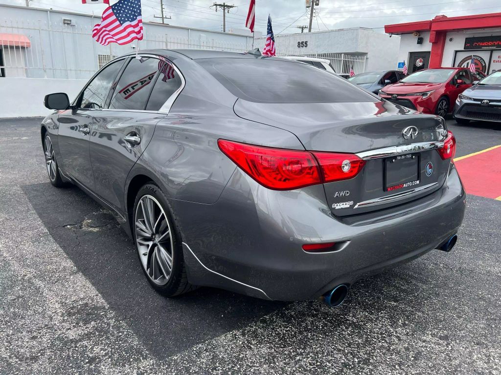 2016-INFINITI-Q50-11