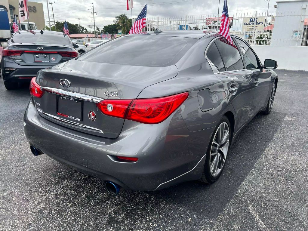 2016-INFINITI-Q50-15