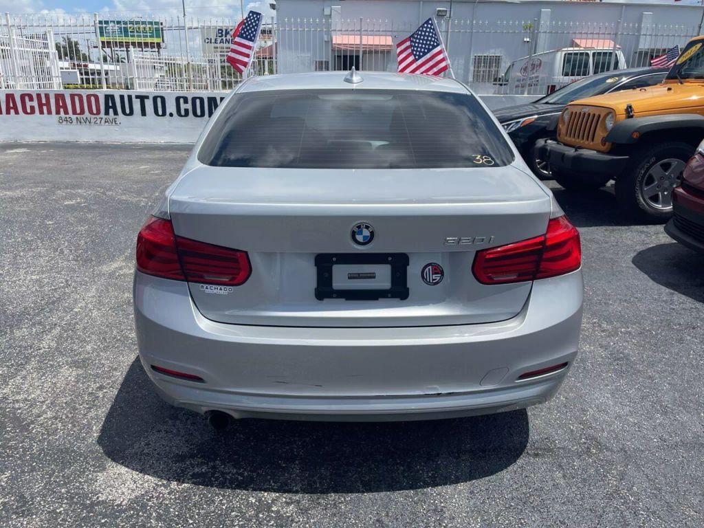 2017-BMW-3-Series-14