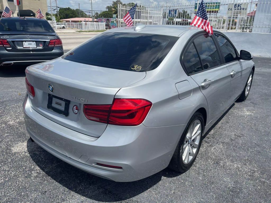 2017-BMW-3-Series-16