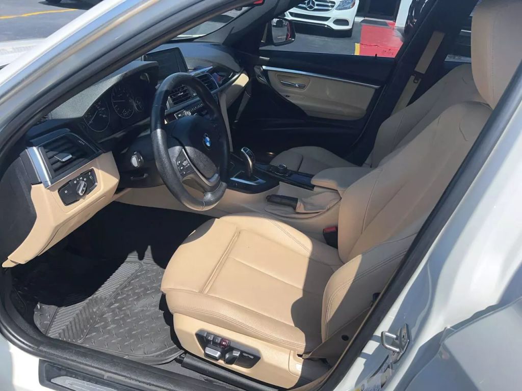 2017-BMW-3-Series-6