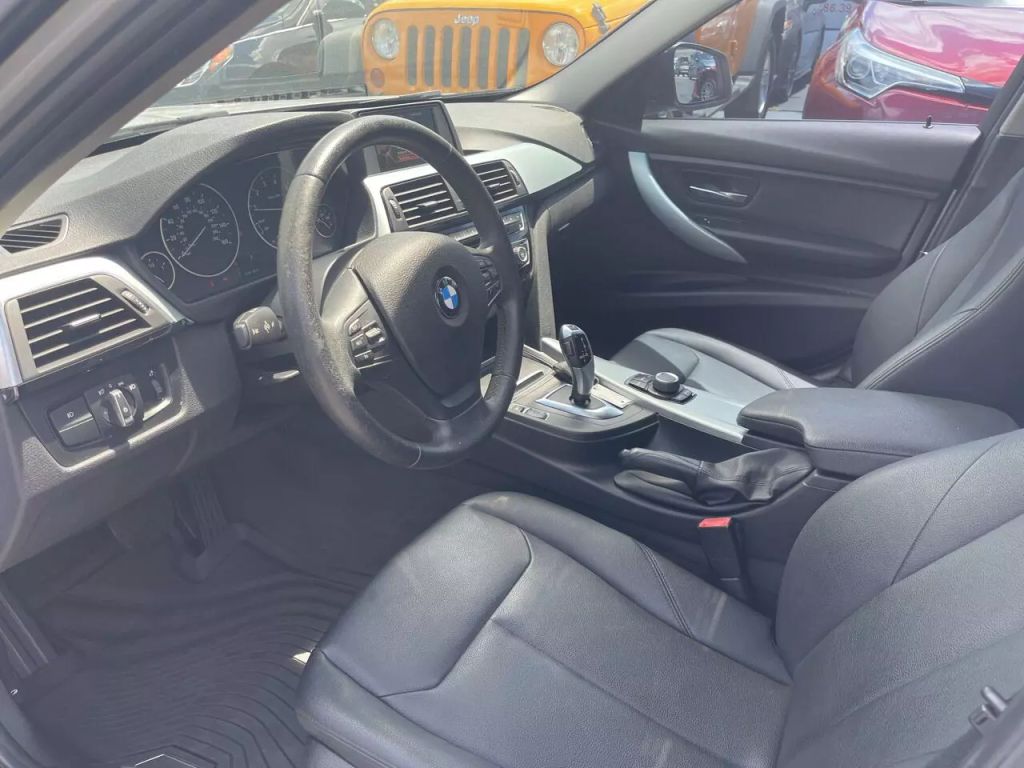 2017-BMW-3-Series-6