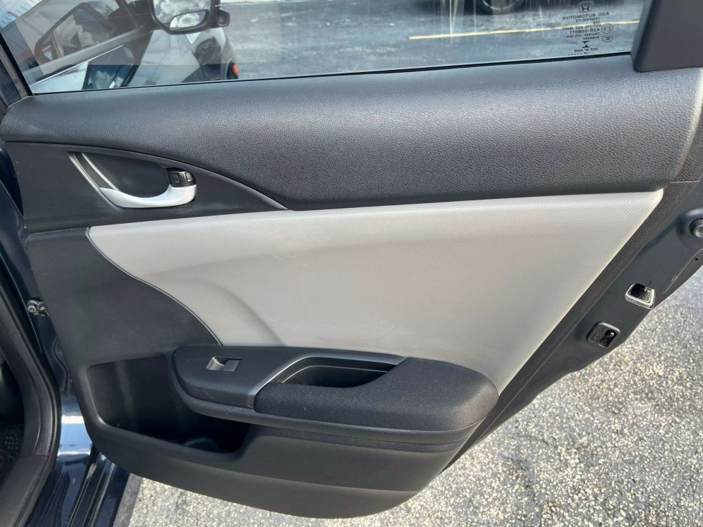 2017-Honda-Civic-16