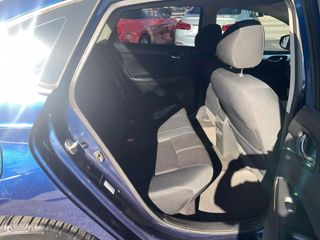 2017-Nissan-Sentra-15