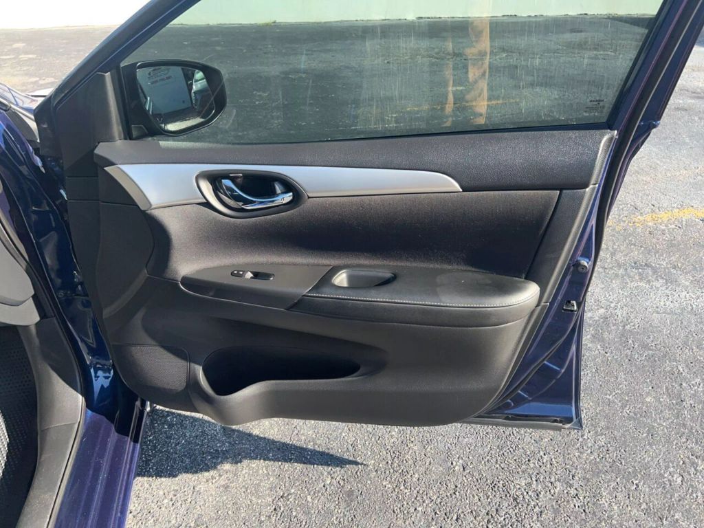 2017-Nissan-Sentra-16