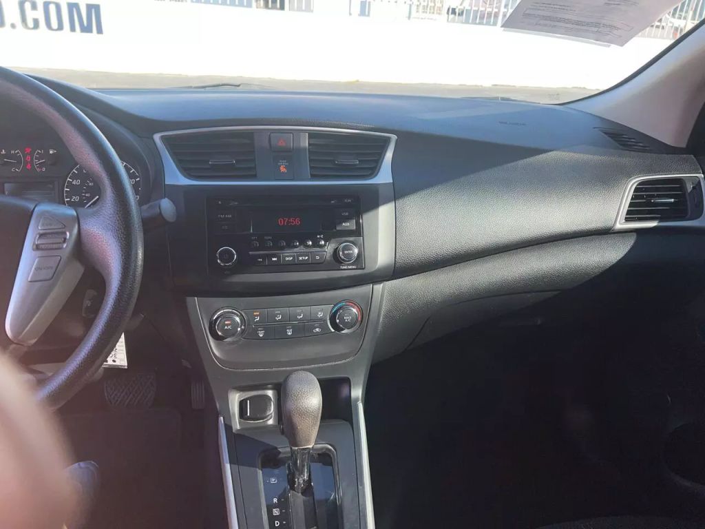 2017-Nissan-Sentra-7