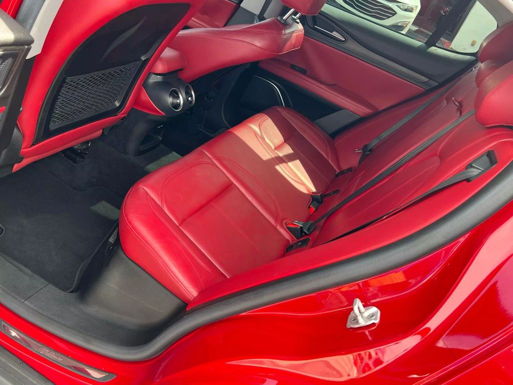 2018-Alfa-Romeo-Stelvio-11