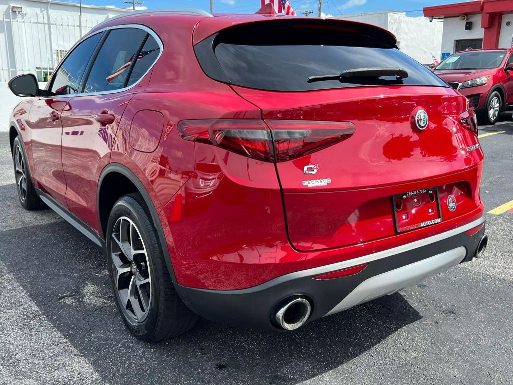2018-Alfa-Romeo-Stelvio-12