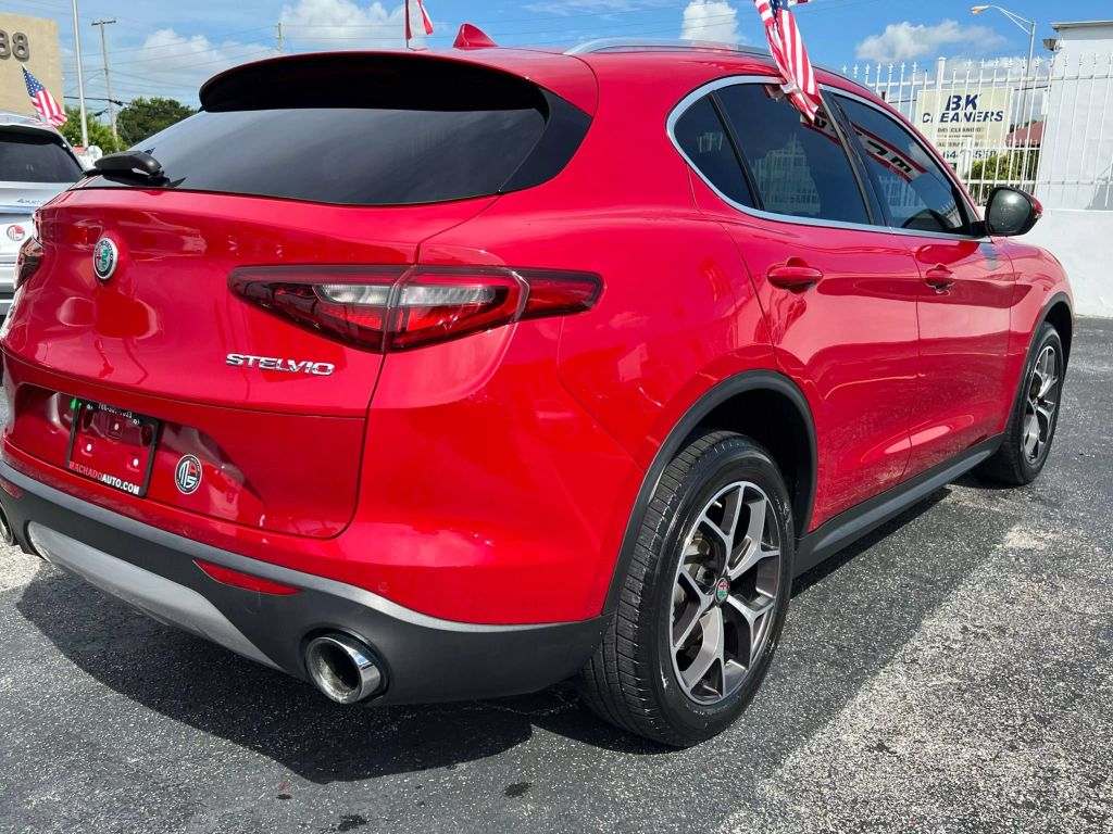 2018-Alfa-Romeo-Stelvio-15
