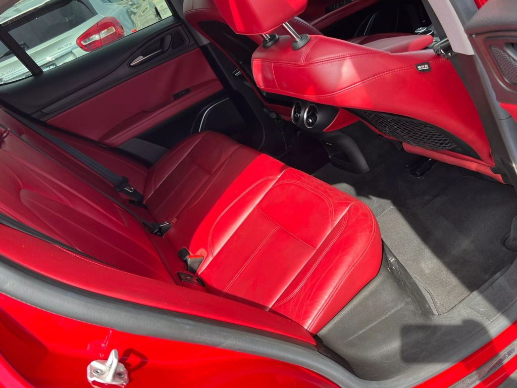 2018-Alfa-Romeo-Stelvio-17