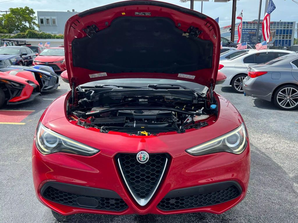 2018-Alfa-Romeo-Stelvio-20