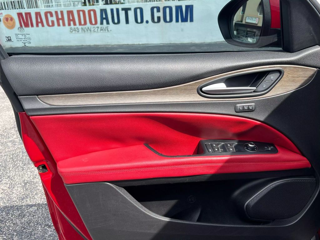 2018-Alfa-Romeo-Stelvio-4