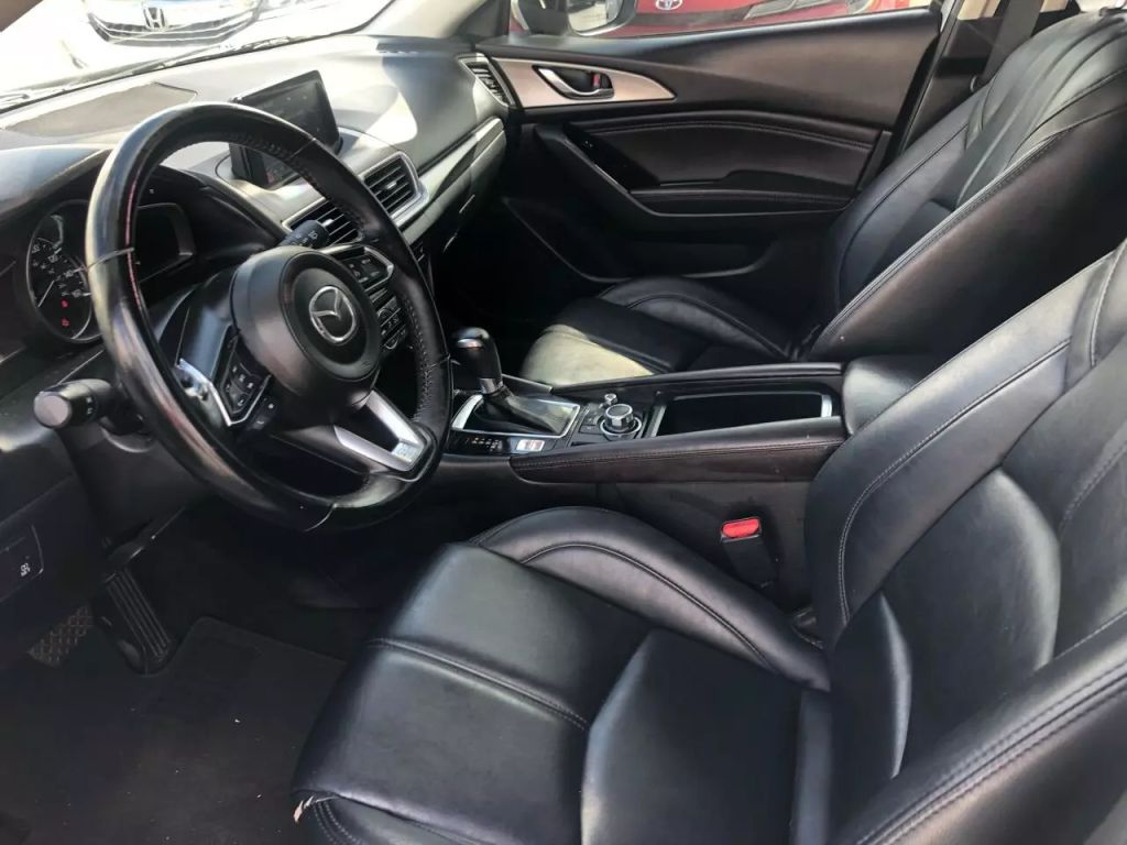 2018-MAZDA-MAZDA3-12