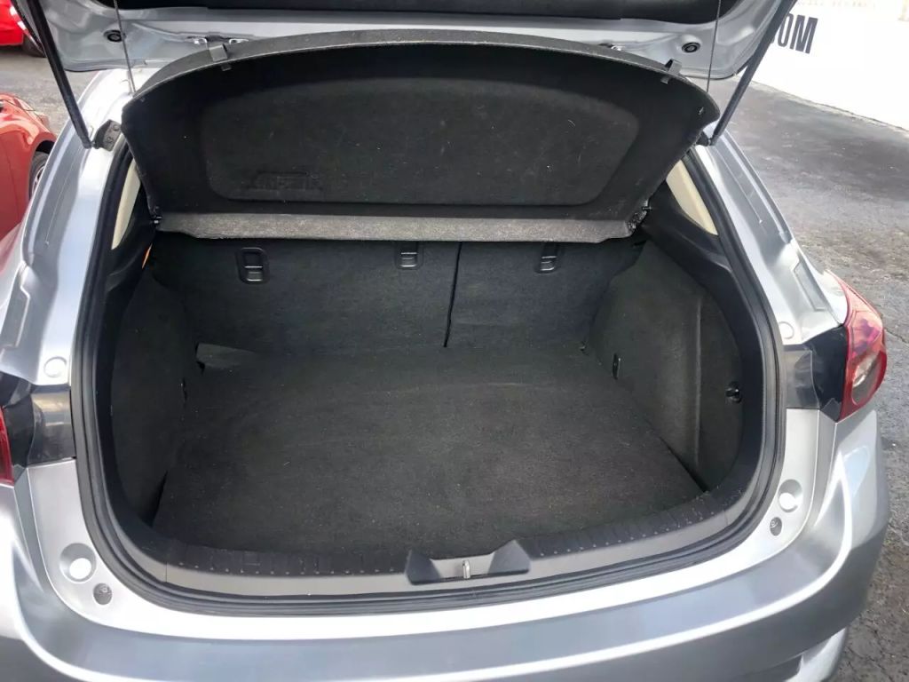 2018-MAZDA-MAZDA3-7