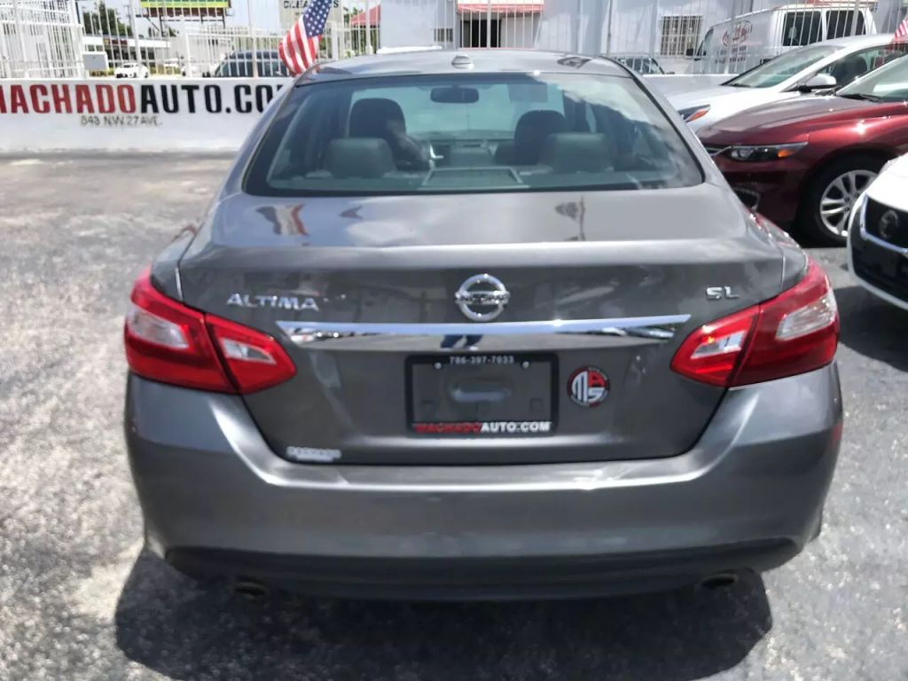 2018-Nissan-Altima-13
