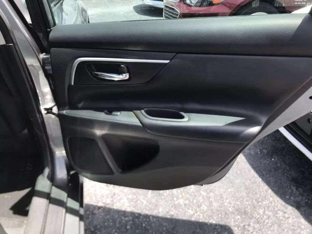 2018-Nissan-Altima-14