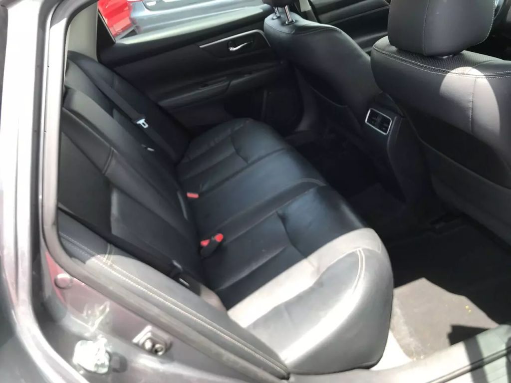 2018-Nissan-Altima-15
