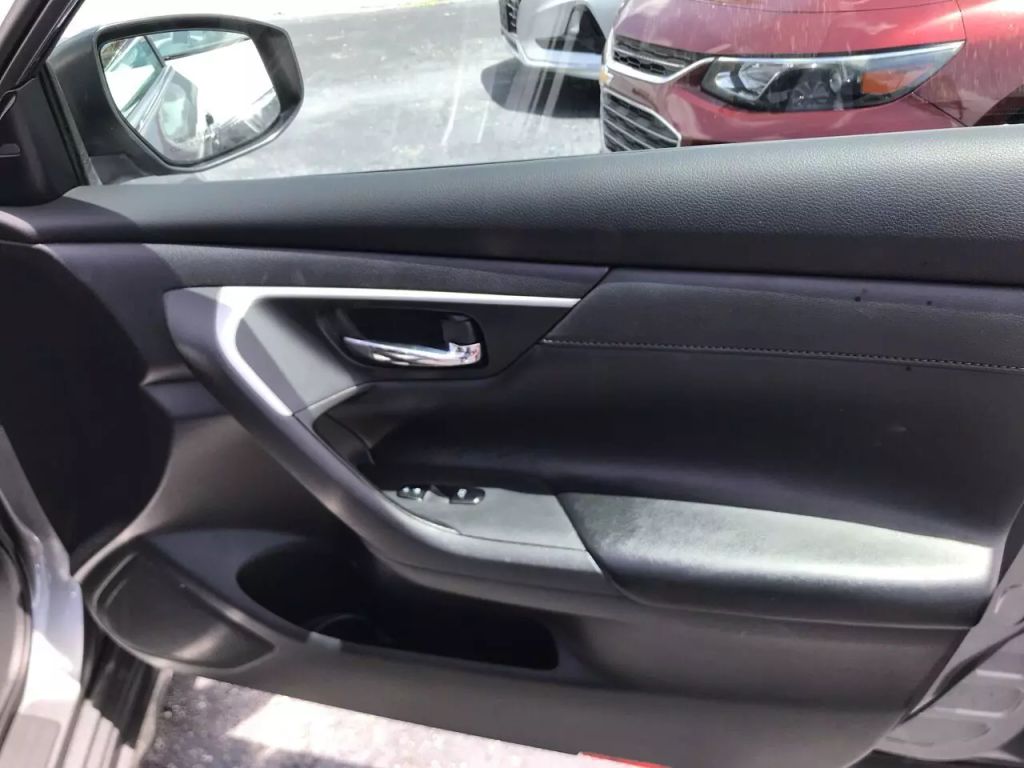 2018-Nissan-Altima-16