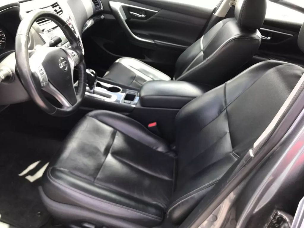 2018-Nissan-Altima-8