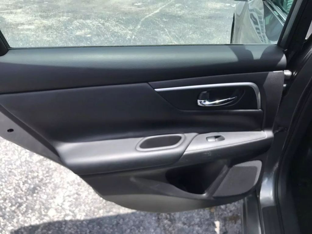 2018-Nissan-Altima-9