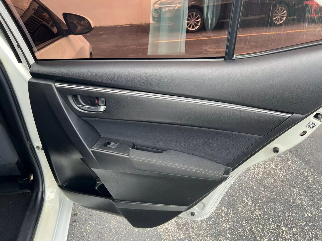2018-Toyota-Corolla-16