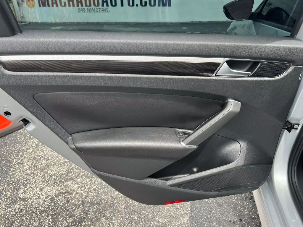2018-Volkswagen-Passat-10