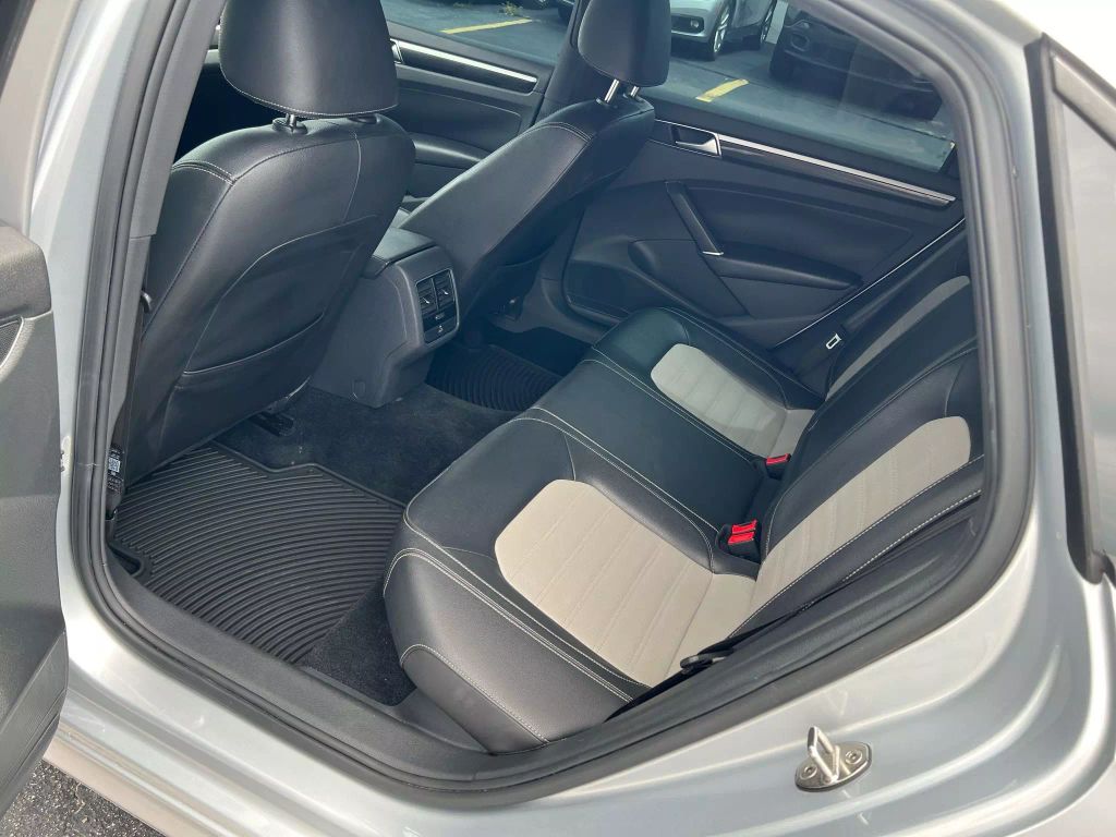 2018-Volkswagen-Passat-11