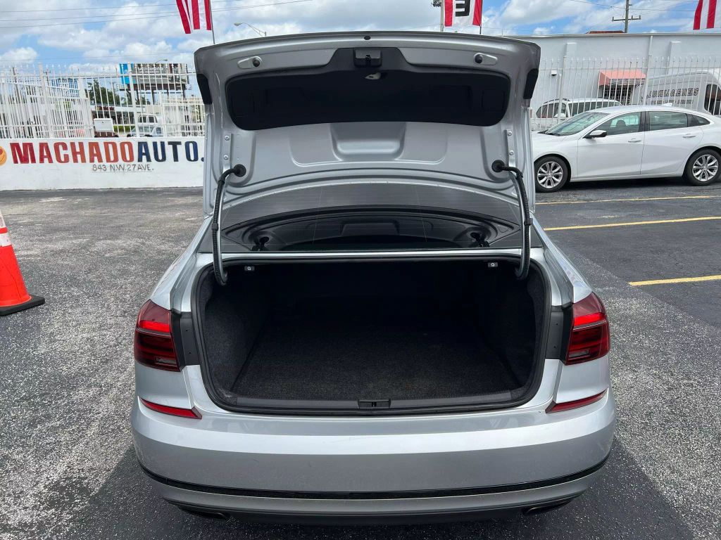2018-Volkswagen-Passat-14