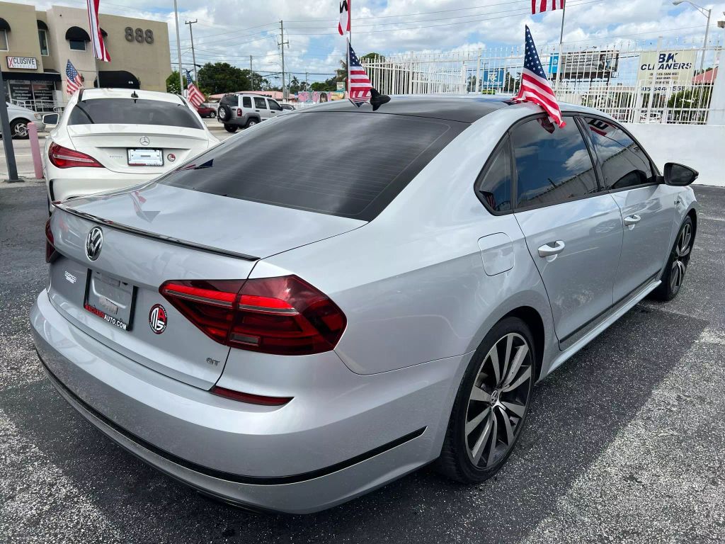 2018-Volkswagen-Passat-15