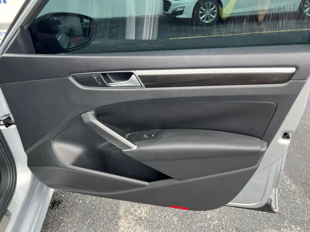 2018-Volkswagen-Passat-18