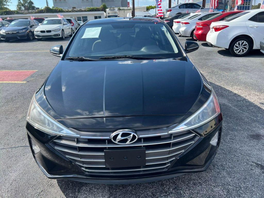 2019-Hyundai-Elantra-1
