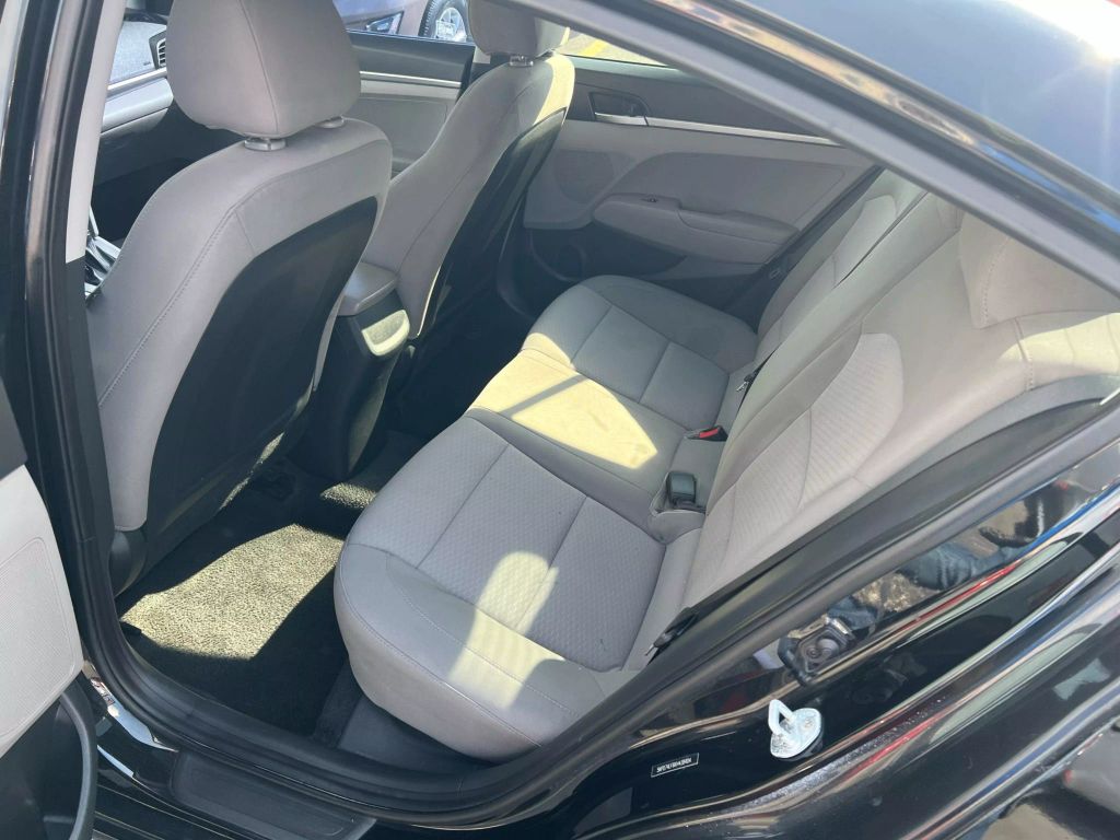 2019-Hyundai-Elantra-10